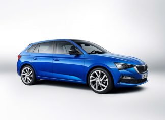 Scala: así es el compacto de Skoda que siempre está conectado Imagen tres cuartos delantera del nuevo Skoda Scala en color azul