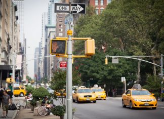 Qué deben hacer los fabricantes para estar ciberseguros Imagen del tráfico en Nueva York