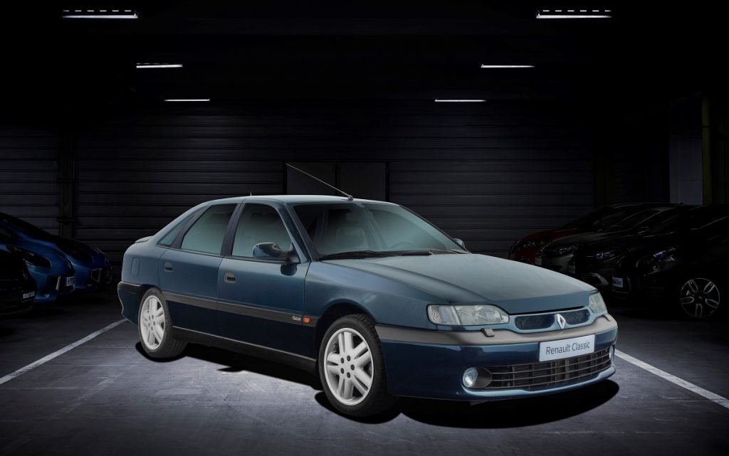 Imagen tres cuartos delantero de un Renault Safrane Biturbo