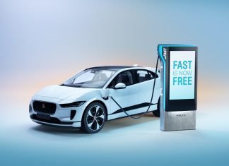 Volta: La empresa que te carga gratis tu eléctrico Jaguar I-Pace tres cuartos cargador Volta