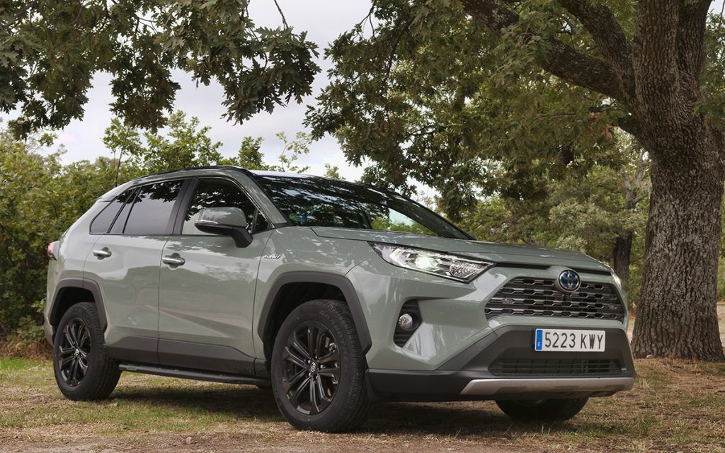 Imagen frontal del Toyota RAV4