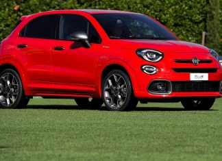Fiat 500X 1.0 Sport: barato y con una garantía récord Imagen tres cuartos delantero de un Fiat 500X de color rojo y acabado deportivo Sport