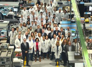 Por qué España va a fabricar más radares que nadie Foto inaugural de la Radar Factory de Indra