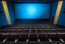 Vídeo: Y tú, ¿qué película de coches aprovecharás para ver durante el puente? Imagen de una Sala de Cine
