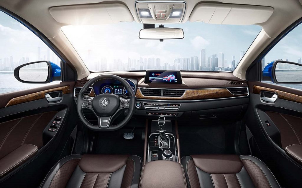 Interior del DFSK 580, un SUV de siete plazas