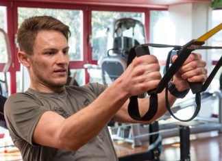 Así llevan los pilotos profesionales el confinamiento Imagen del piloto de BMW Marco Wittmann en el gimnasio