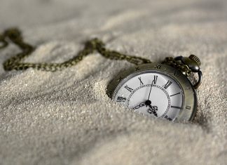 Vídeo: Qué cosas vas a poder pagar más tarde por culpa del COVID-19 IMagen de un reloj en la arena