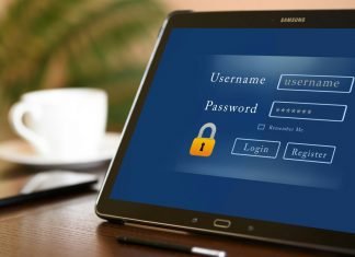 7 formas de robarte tus contraseñas… y cómo evitarlo Robo de contraseñas: imagen de la pantalla de una tablet con un menú de inicio de sesión