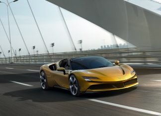 Ferrari SF90 Spider: sin techo… pero con enchufe Imagen frontal del Ferrari SF90 Spider