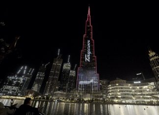 El Porsche Taycan ‘ilumina’ el mayor rascacielos del mundo Publicidad del Porsche Taycan sobre el rascacielos Burj Khalifa de Dubai