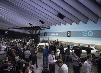 Vídeo: Así hubiera sido el Salón de Paris 2020 Imagen de coches expuestos en el salón de Paris