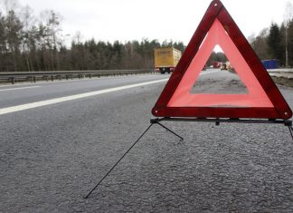 Los triángulos del coche pueden tener las horas contadas