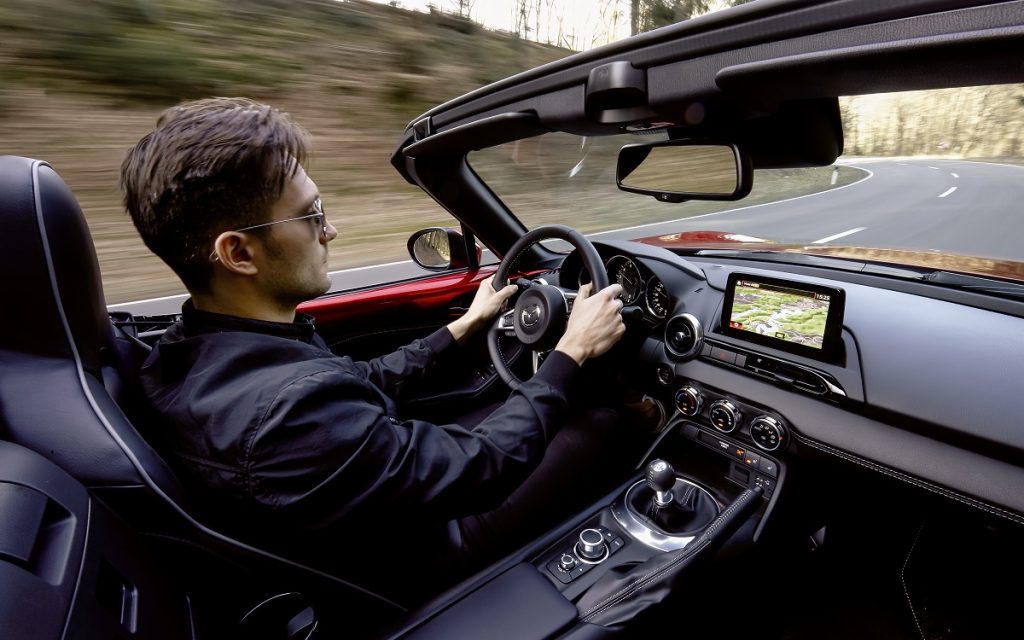Imagen tres cuartos delantero Mazda MX5