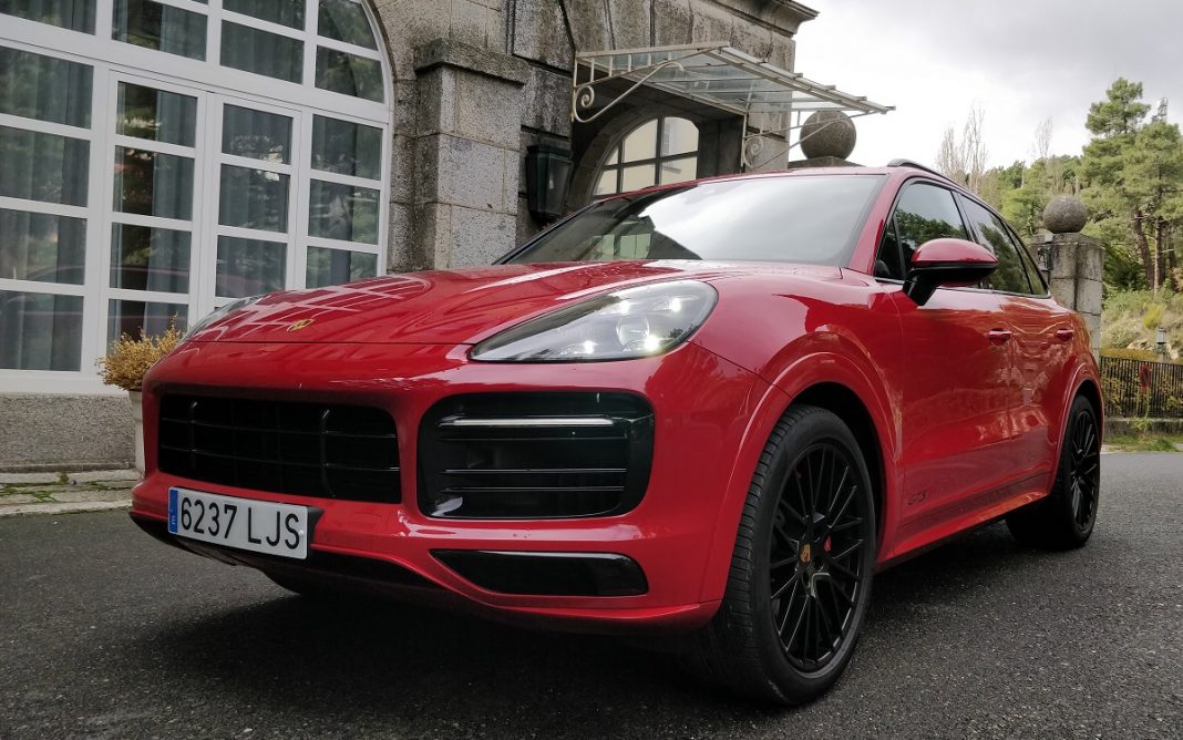 Imagen frontal del Porsche Cayenne GTS