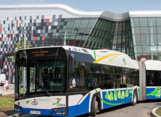 Mallorca adquiere cinco autobuses que solo emiten… agua autobús de hidrógeno solaris
