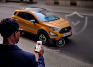 Si tienes un Ford, te avisará al móvil si intentan robártelo Persona controlando su coche desde una app en el móvil