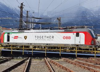 Estos Lamborghini van sobre raíles… para contaminar menos Imagen del tren de transporte de Lamborghini