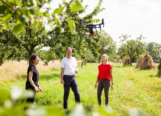 Este proyecto de Audi… sí que dará fruto Imagen de los drones utilizados para escanear árboles frutales