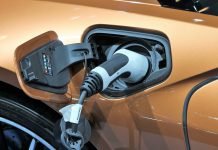 ¿Qué puede jugar en contra del vehículo eléctrico? Toma carga Peugeot detalle