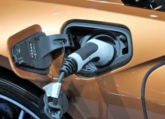 ¿Qué puede jugar en contra del vehículo eléctrico? Toma carga Peugeot detalle
