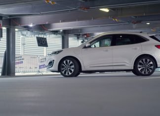 El aparcacoches invisible que llevarán los Ford Ford aparcando de manera automática