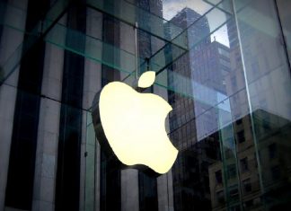 ¿Qué es Pegasus y por qué Apple lo ha denunciado? Imagen logotipo de Apple en la fachada de un edificio