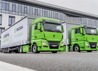 Los ‘trabajadores’ más silenciosos de la fábrica de Skoda Imagen de los camiones eléctricos de Skoda