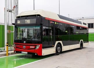 El autobús que emite agua ya es una realidad en Barcelona Imagen autobús hidrógeno Toyota