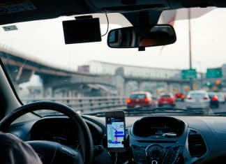 El gadget que llevan muchos coches… y que no sabías que puede ser ilegal