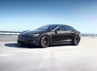 Éste es el «hackeo» de un Tesla que quita el sueño a Elon Musk Tesla Model S Plaid tres cuartos frontal