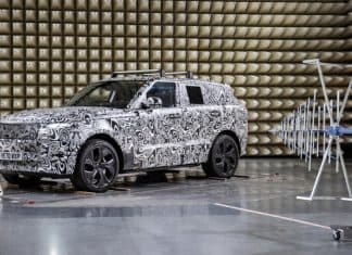Así es el laboratorio de electromagnetismo de Jaguar Land Rover Range Rover Sport tres cuartos frontal laboratorio electromagnetismo EMC