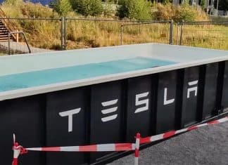 Lo último de Tesla: refréscate en esta piscina… mientras tu coche se carga Piscina Tesla estación carga