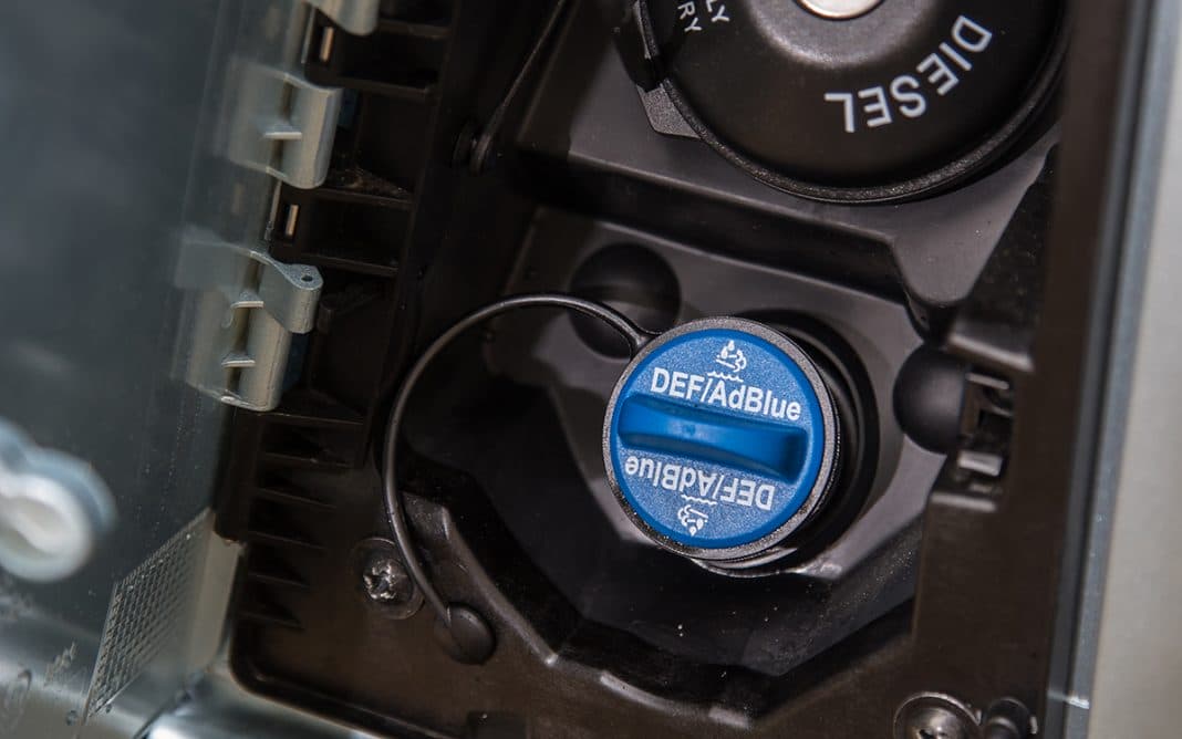 Peugeot Boxer boca depósito AdBlue detalle