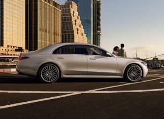 ¿De verdad puede ser un peligro el tecnológico salpicadero de este coche de lujo? Mercedes Clase S lateral