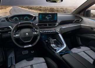 Peugeot i-Cockpit: ¿cómo ha cambiado en diez años? Peugeot 5008 interior panorámica i-cockpit