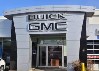 ¿Cuánto cuesta adaptar un concesionario para vender eléctricos? concesionario buick GMC fachada
