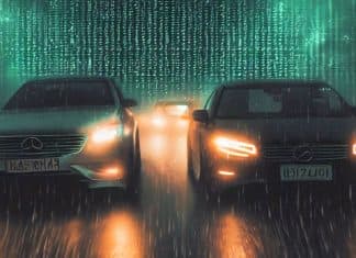 ¿Cómo tratan Mercedes y Volvo la ciberseguridad en sus informes anuales? Imagen de un Mercedes y un Volvo en la carretera