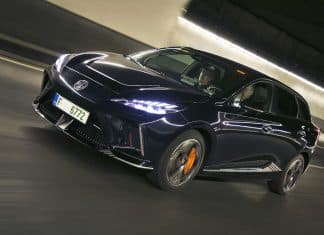 MG 4 X-Power: Es oficial, el eléctrico que acelera como un Porsche y cuesta como un Mégane Imagen MG4 X-Power