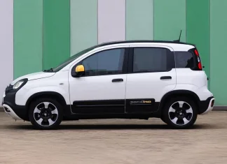 Fiat Panda Pandina: Lo bueno -y lo malo- de meter mucha tecnología ‘de golpe’ a un veterano Imagen exterior de perfil del nuevo Fiat Panda Pandina