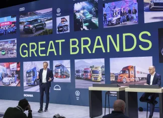 Por qué el Grupo VW utiliza hasta en 24 ocasiones la palabra ‘ciberseguridad’ en su último informe anual Imagen del CEO de VW en la presentación del informe anual