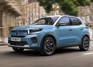 Citroën lanza el C3, un mini-SUV por menos de 15.000€ que aspira a ser el coche más vendido de España Imagen tres cuartos delantero nuevo Citroën C3 2024