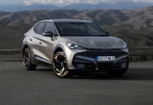 Seat y Cupra quieren que tu coche te avise si algo está pasando en la carretera por la que circulas Imagen de un Cupra Tavascan tres cuartos delantero en parado