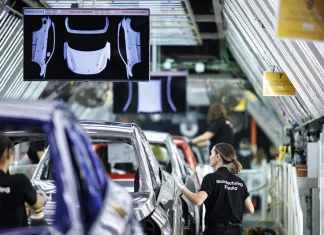 Por qué la figura del CISO ya es fundamental en una marca de automóviles Imagen de la línea de producción del Renault Symbioz