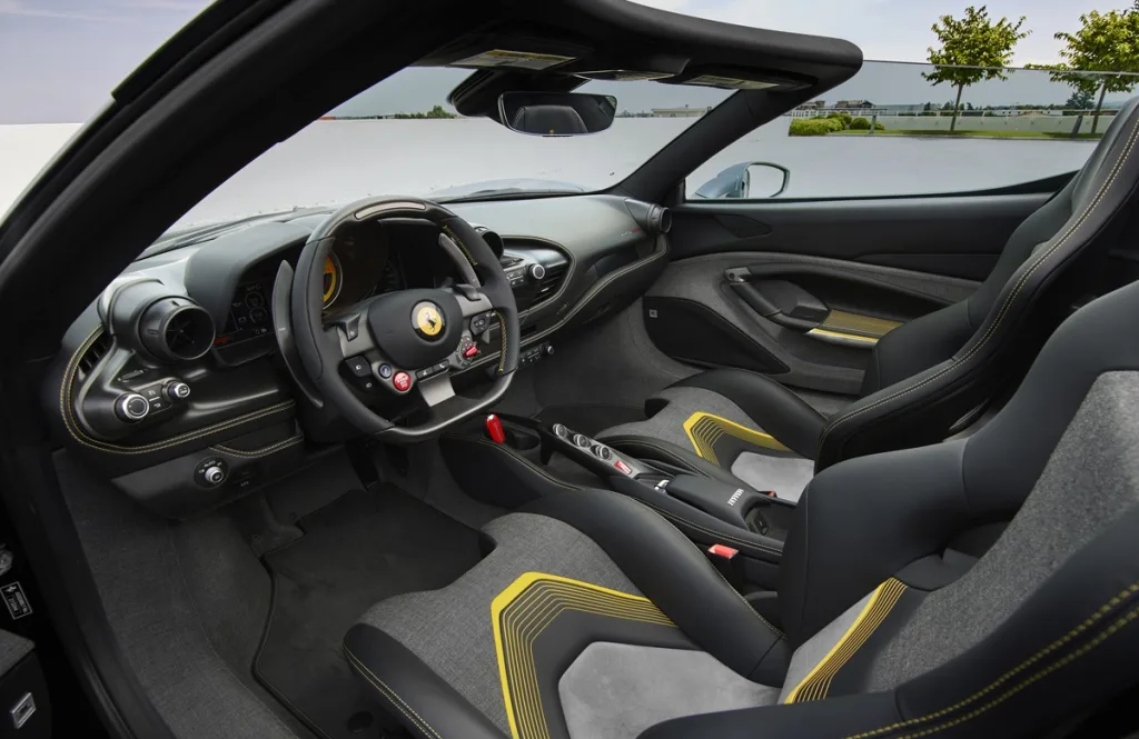 Interior del Ferrari HC 25