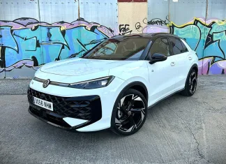CarLab: VW T-ROC 1.5 eTSI, ¿basta la etiqueta ‘ECO’ y el nuevo diseño para ser el más vendido? Imagen tres cuartos delantero VW T-ROC