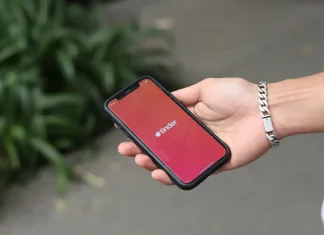 La app Tinder quiere que te enamores de la Fórmula E Aplicación Tinder en móvil