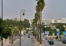 ¿Pasas calor en tu calle? La solución es el asfalto de Marruecos Calle Marruecos panorámica