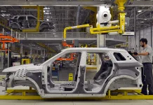 ¿Cuánto duran las consecuencias de un ciberataque al sector del motor? Imagen de una fábrica de JLR