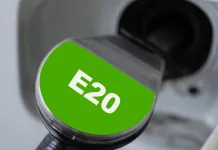 Gasolina E20: ¿es el bioetanol el futuro… o una ‘pifia’ de los políticos? Etanol E20 recreación manguera
